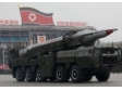 金正恩为朝鲜导弹研发人员颁发奖