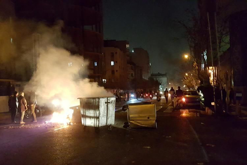 伊朗爆发连续抗议,超过450人在抗议中被捕！